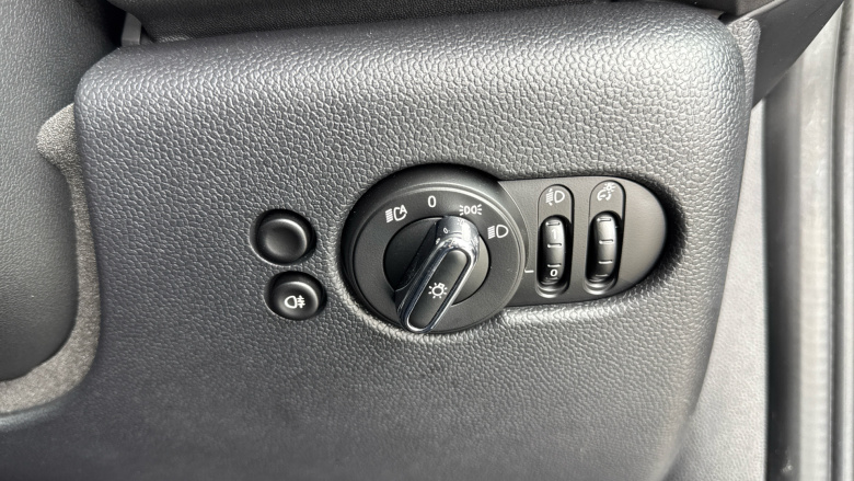 MINI Hatchback 1.5 Cooper Classic 3dr Auto Petrol Hatchback